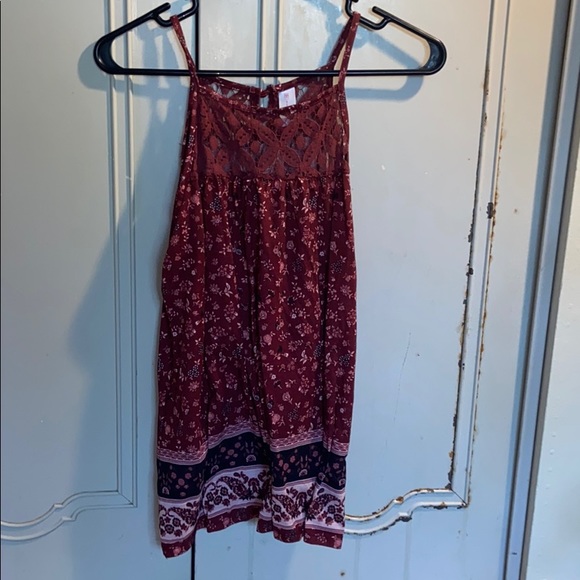 Red Lace Patterned Tank - Picture 2 of 2